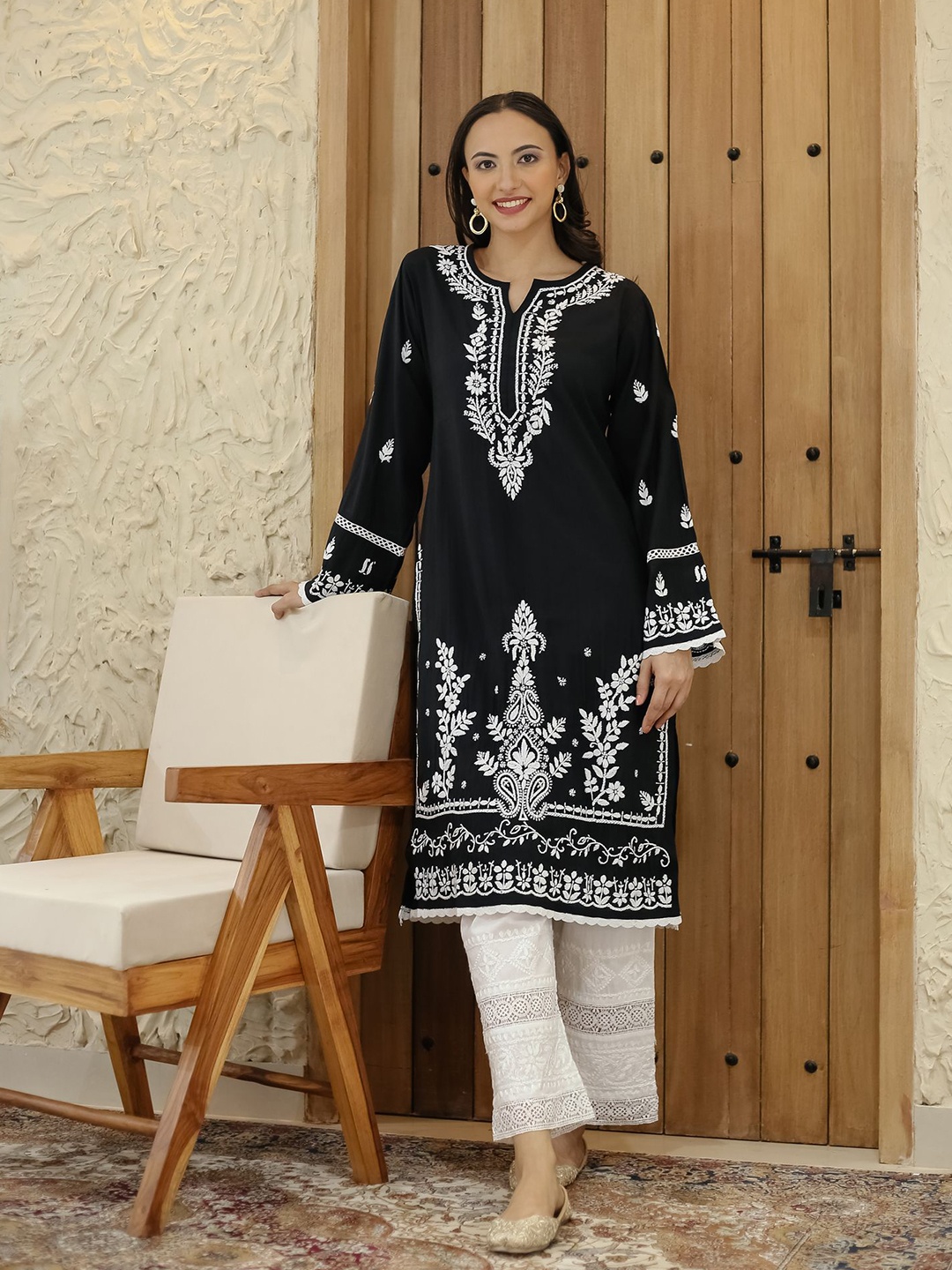 

HOUSE OF KARI Floral Embroidered Chikankari Flared Sleeves Straight Kurta, Black