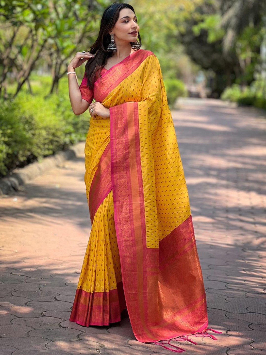 

Panzora Ethnic Motifs Zari Banarasi Saree, Yellow