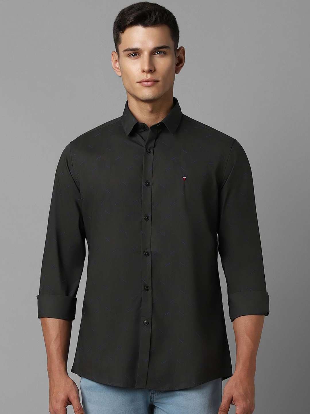 

Louis Philippe Sport Men Spread Collar Solid Cotton Slim Fit Casual Shirt, Black