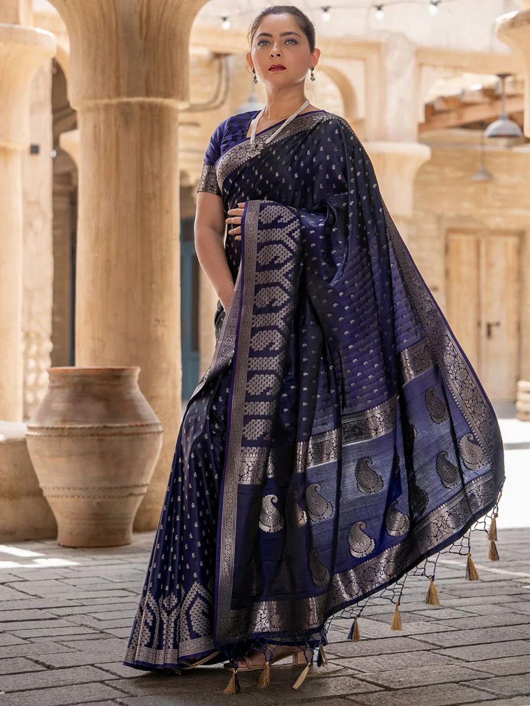 

Kriyansh Ethnic Motifs Woven Design Zari Kanjeevaram Saree, Blue