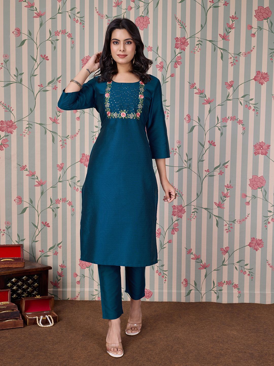 

Ode by House of Pataudi Women Round Neck Three-Quarter Sleeves Embroidered Straight Kurta, Blue