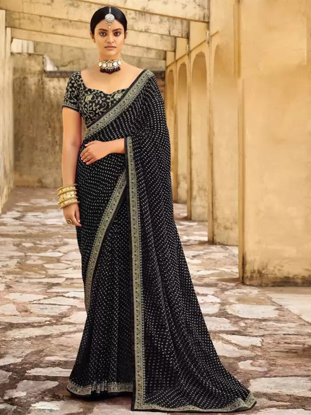 

Reboot Fashions Bandhani Embroidered Pure Georgette Bandhani Saree, Black