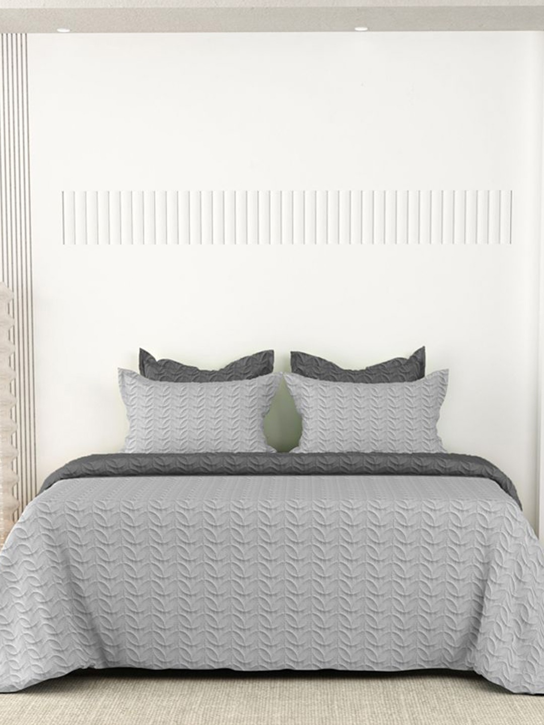 

LABHAM Silver Toned & Grey Quilted Pure Cotton Double King Bed Cover With 2 Pillow Covers