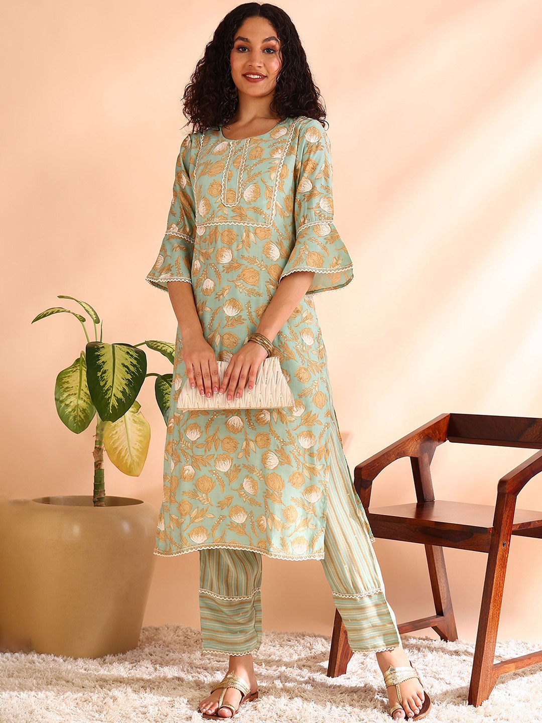 

V TRADITION Floral Printed Bell Sleeves Straight Gotta Patti Kurta With Trousers, Green