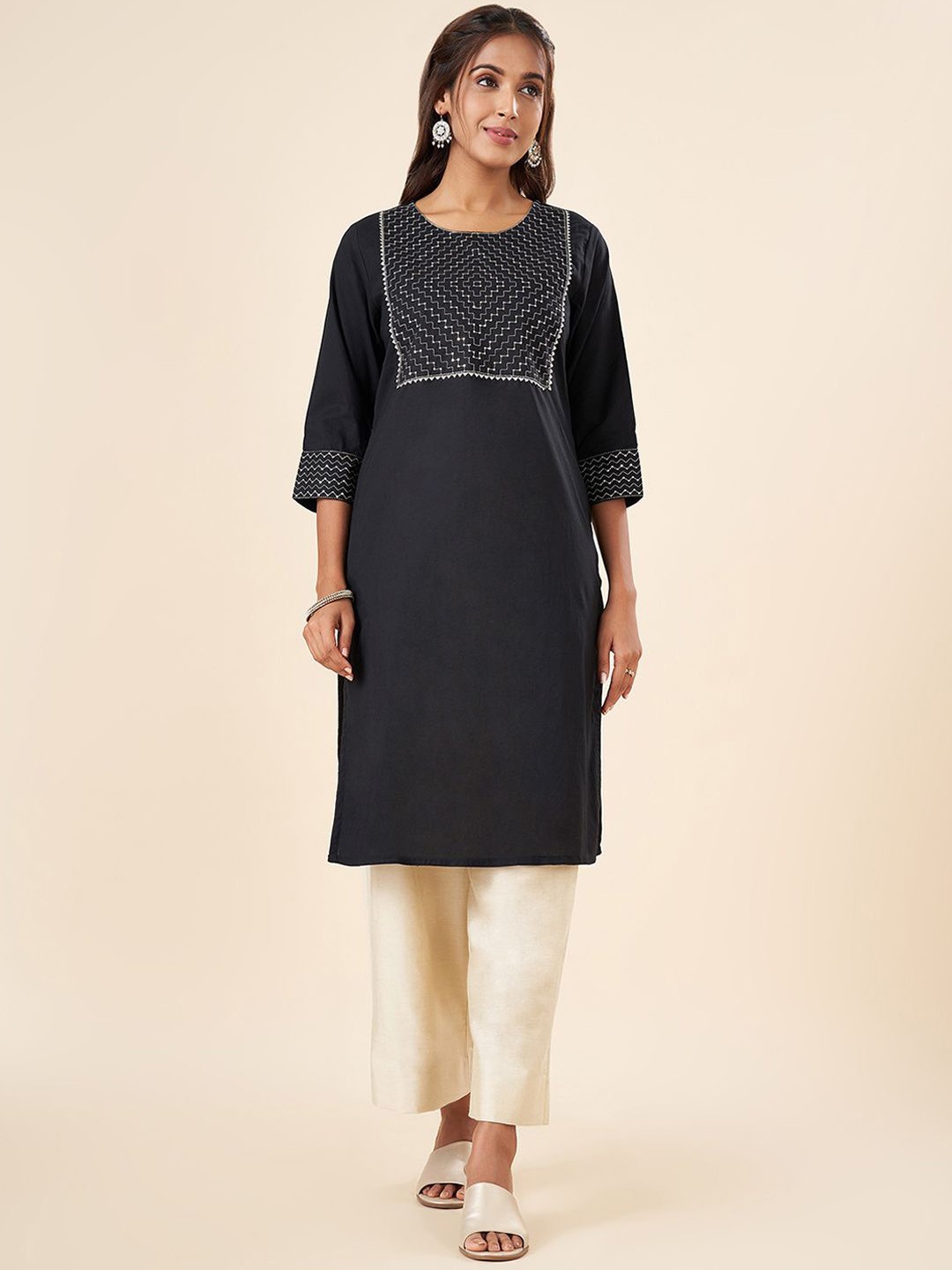 

RANGMANCH BY PANTALOONS Geometric Thread Work Pure Cotton Straight Kurta, Black