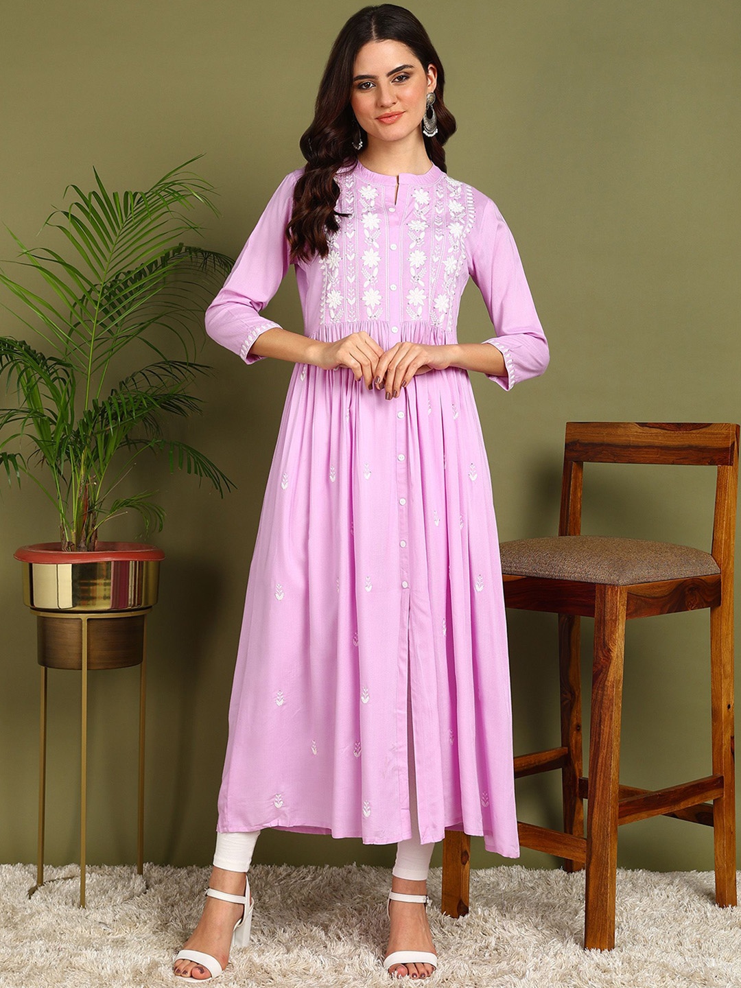 

Kapad Dwar Floral Embroidered Mandarin Collar Sequinned A-Line Kurta, Lavender