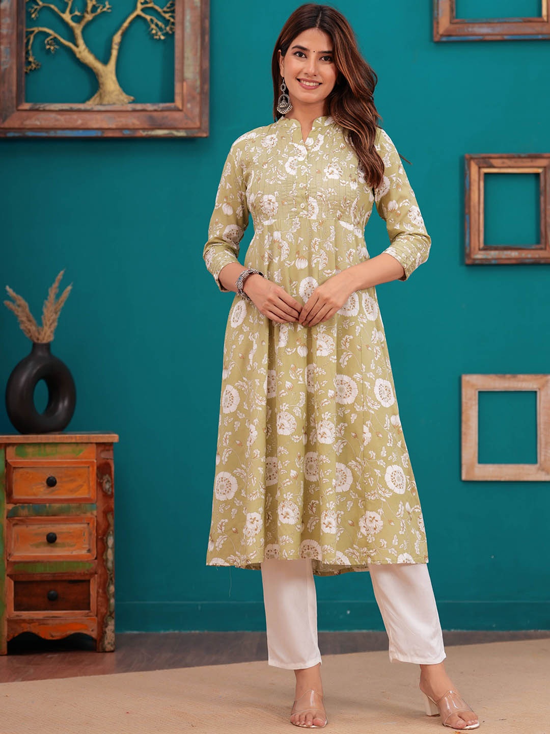 

BAESD Floral Printed Anarkali Kurta With Trousers, Olive