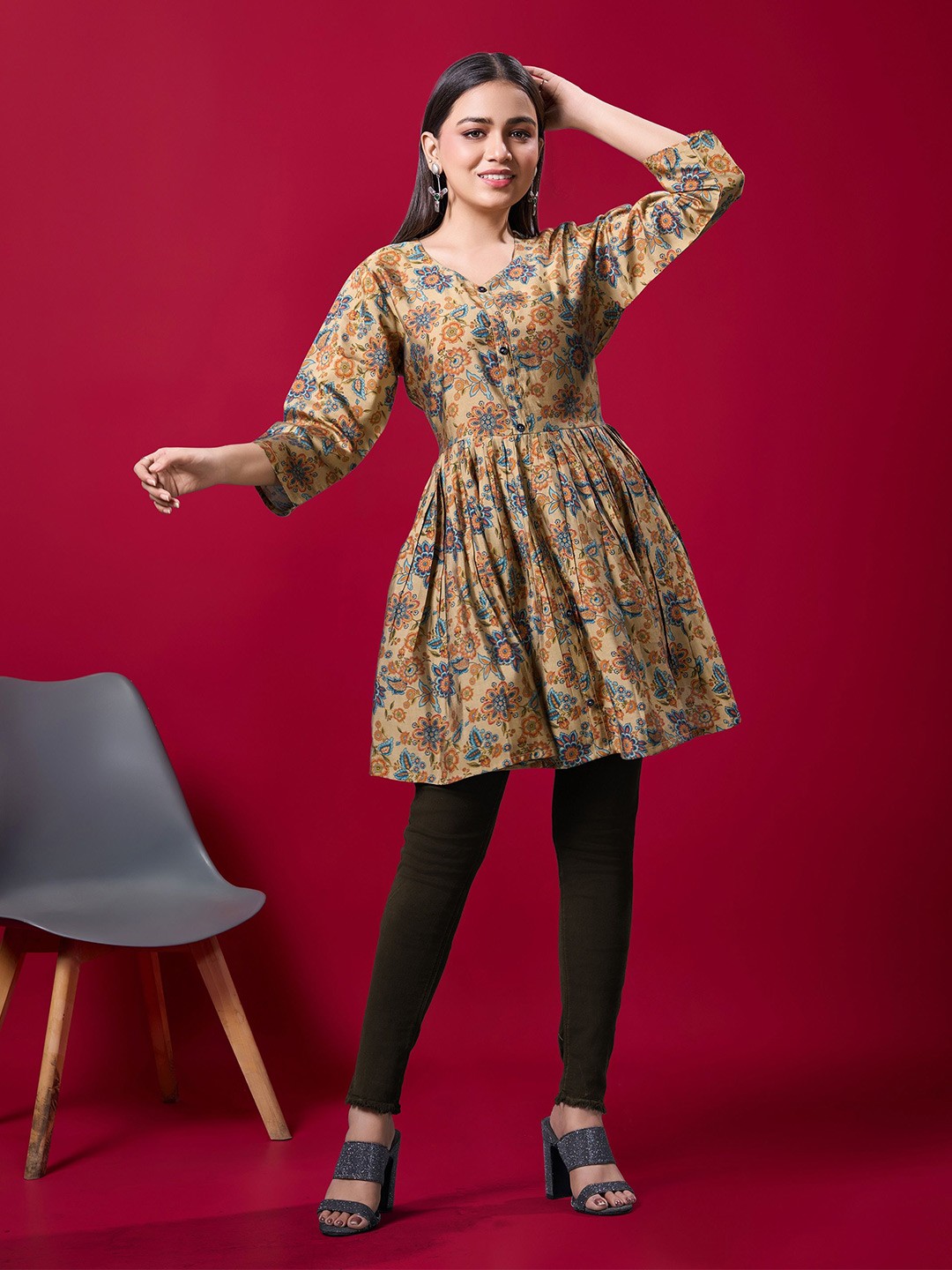 

JDS LIFESTYLE Women Floral Printed Bell Sleeve Empire Top, Beige
