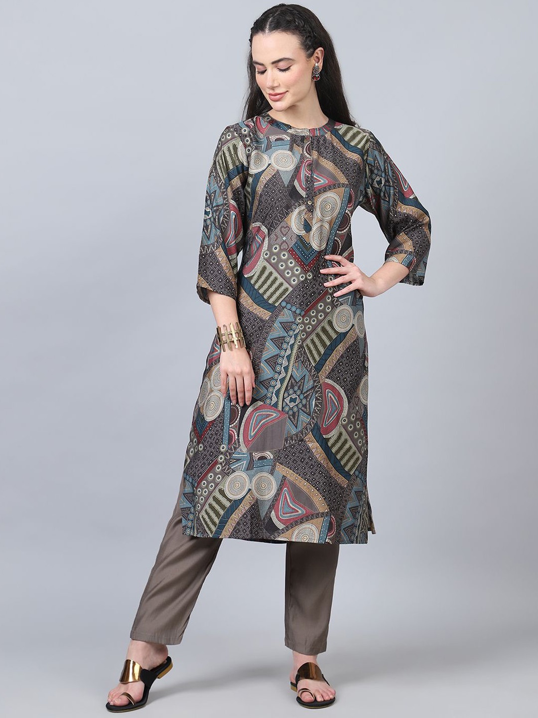 

FLAMBOYANT Floral Printed Mandarin Collar Chanderi Silk Straight Kurta With Trousers, Grey