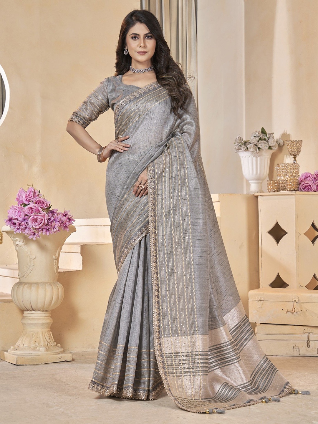 

Panzora Embellished Embroidered Sequinned Organza Saree, Grey