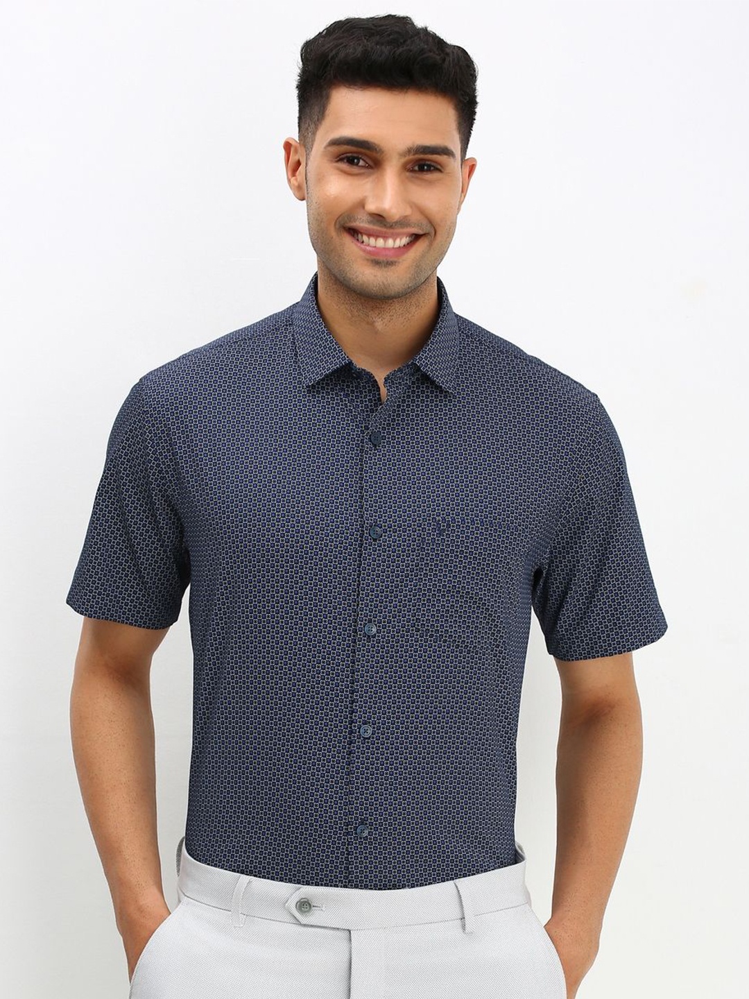 

Allen Solly Men Geometric Printed Cotton Slim Fit Formal Shirt, Navy blue