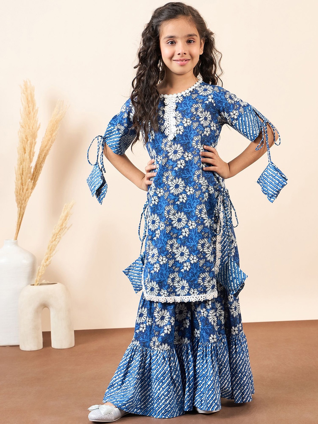 

Stylo Bug Girls Floral Printed Regular Pure Cotton Kurta with Sharara, Navy blue