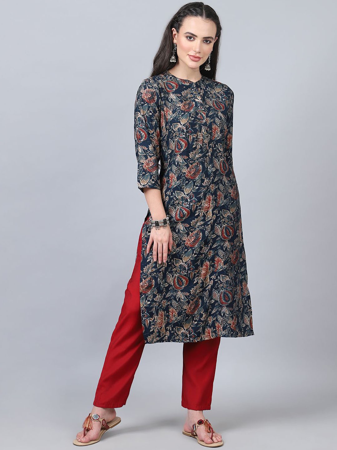 

FLAMBOYANT Floral Printed Mandarin Collar Chanderi Silk Straight Kurta With Trousers, Green