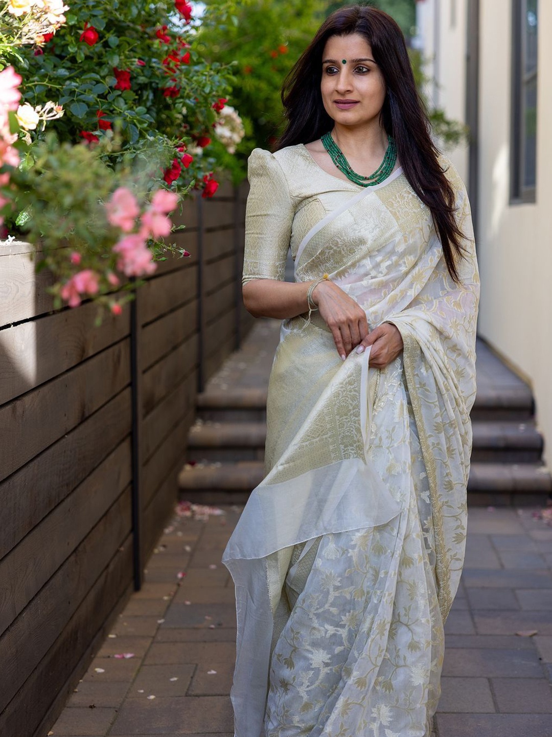 

Kriyansh Woven Design Floral Zari Kanjeevaram Saree, White