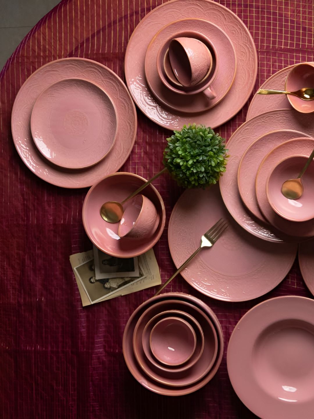 

AMALAFIEE CERAMICS Pink 16 Pieces Ceramic Dishwasher Safe Dinner Set