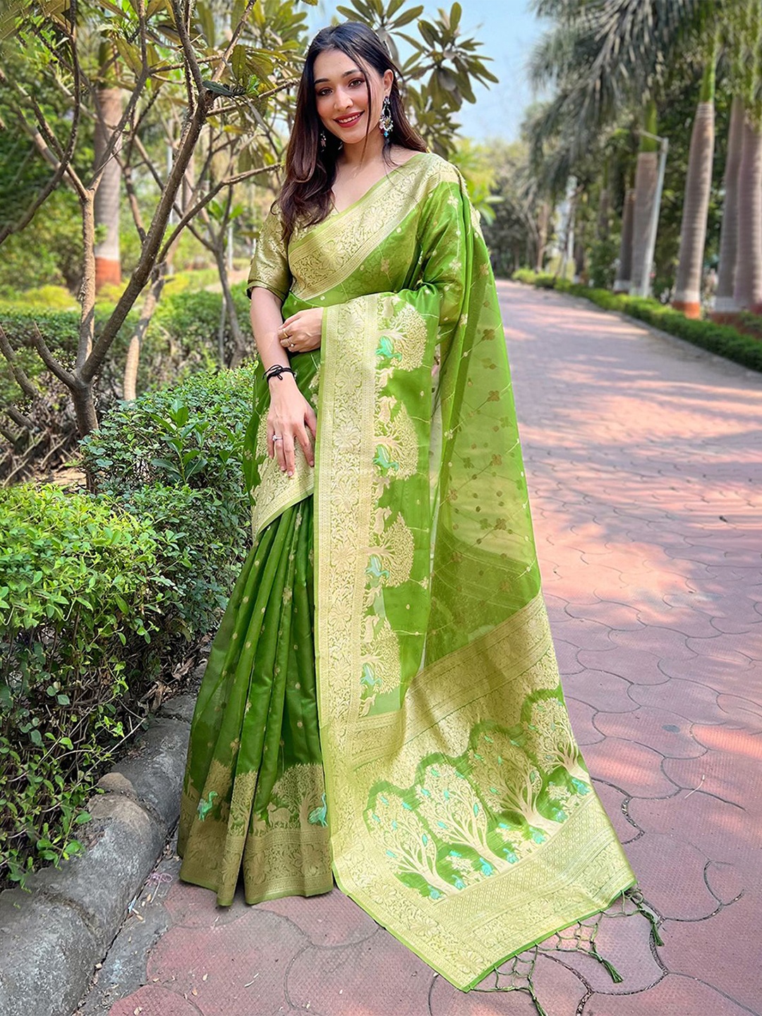 

Panzora Woven Design Zari Organza Saree, Green