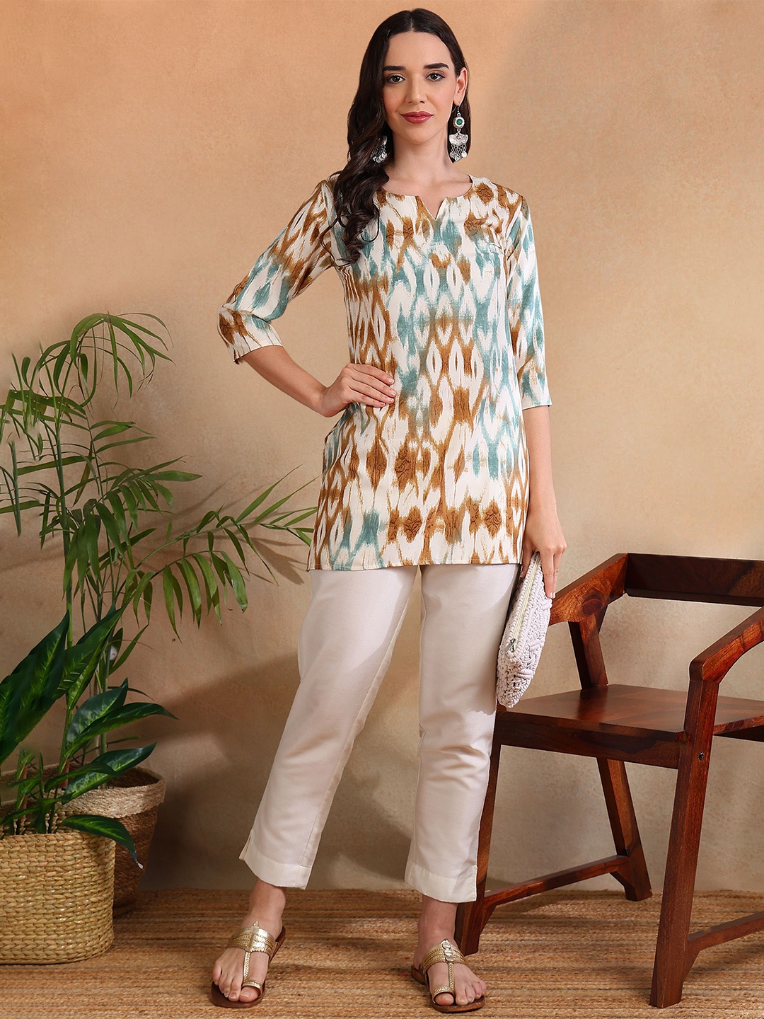 

DSK STUDIO Women Geometric Printed V-Neck Kurti, Gold