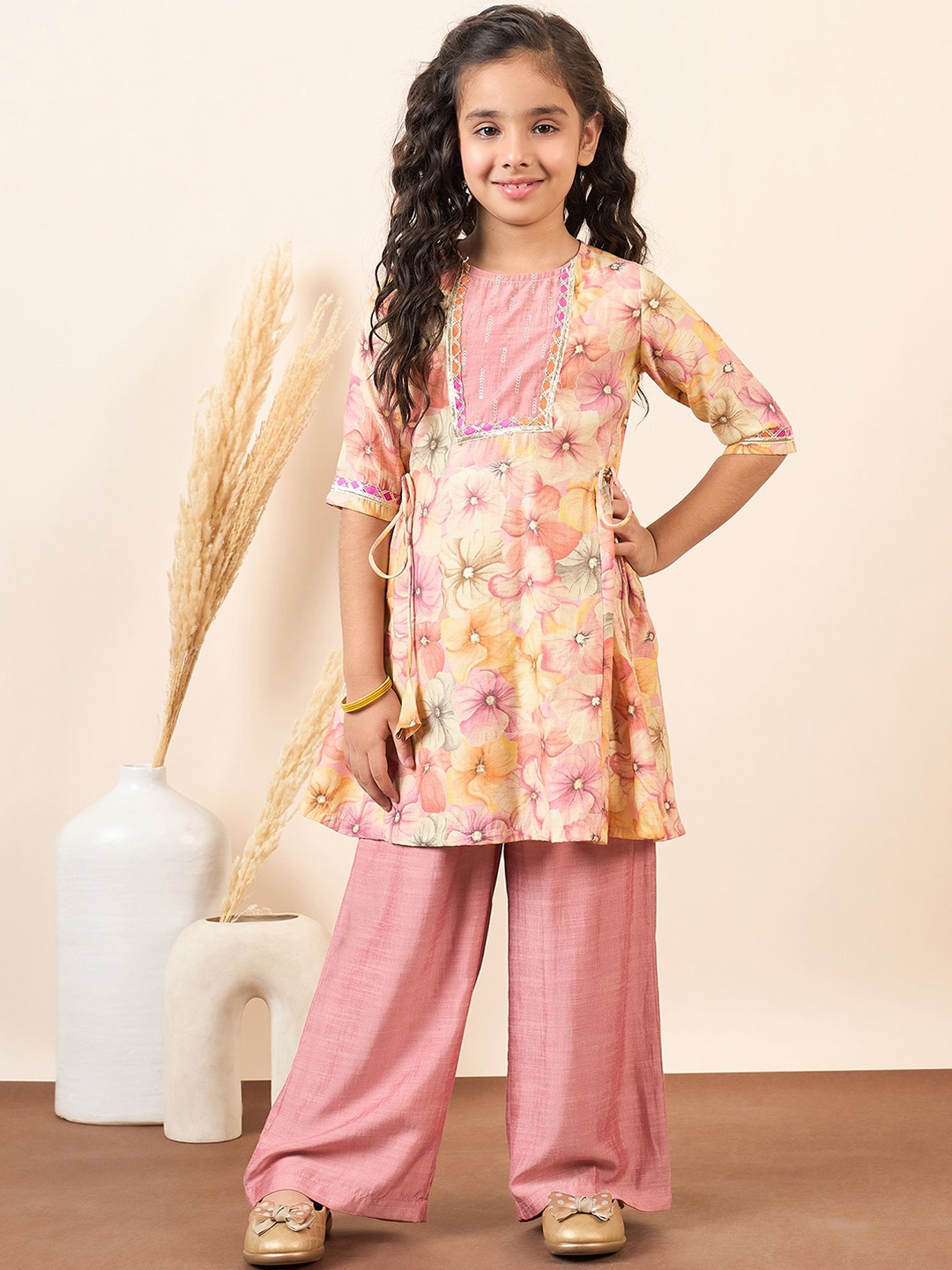 

Stylo Bug Girls Floral Printed Regular Gotta Patti Kurta With Palazzos, Pink