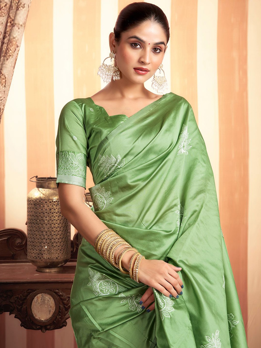 

all about you Ethnic Motifs Zari Pure Silk Banarasi Saree, Green