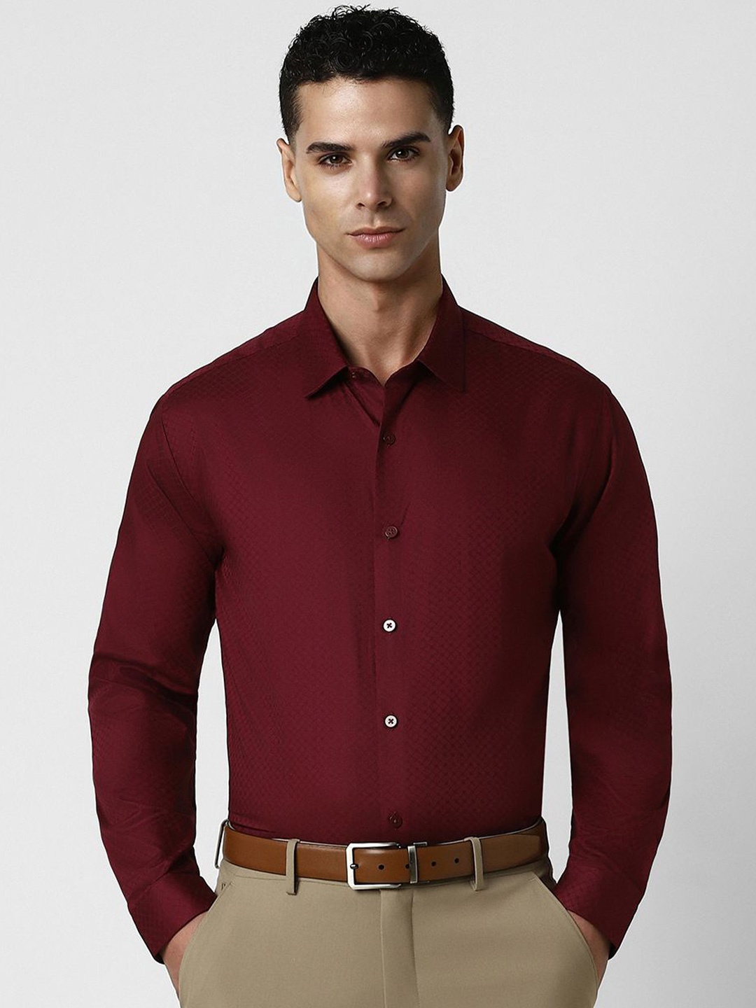 

V Dot Men Slim Fit Geometric Printed Pure Cotton Formal Shirt, Maroon