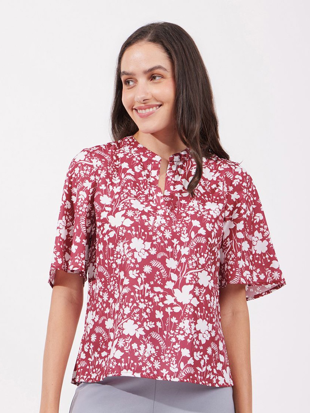 

FableStreet Women Floral Printed Round Neck Top, Red