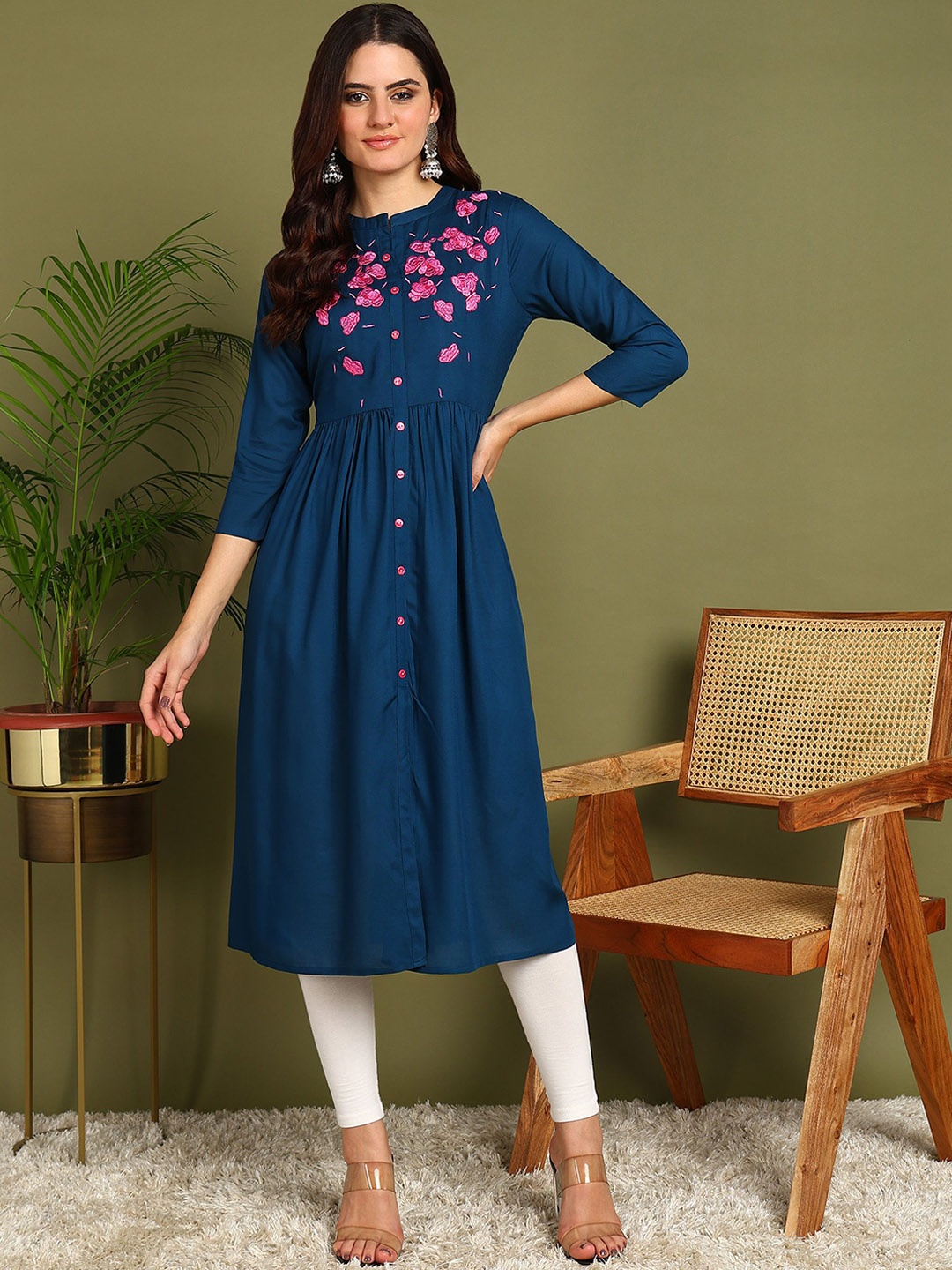 

Kapad Dwar Floral Embroidered Mandarin Collar Pleated A-Line Kurta, Blue