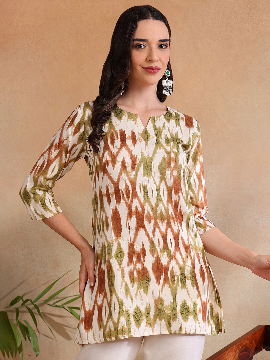 

DSK STUDIO Geometric Printed V-Neck Kurti, Green