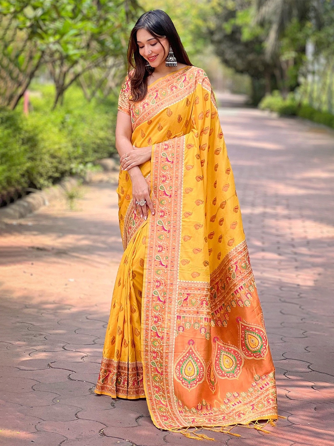 

Mitera Woven Design Traditional Paithani Saree, Yellow