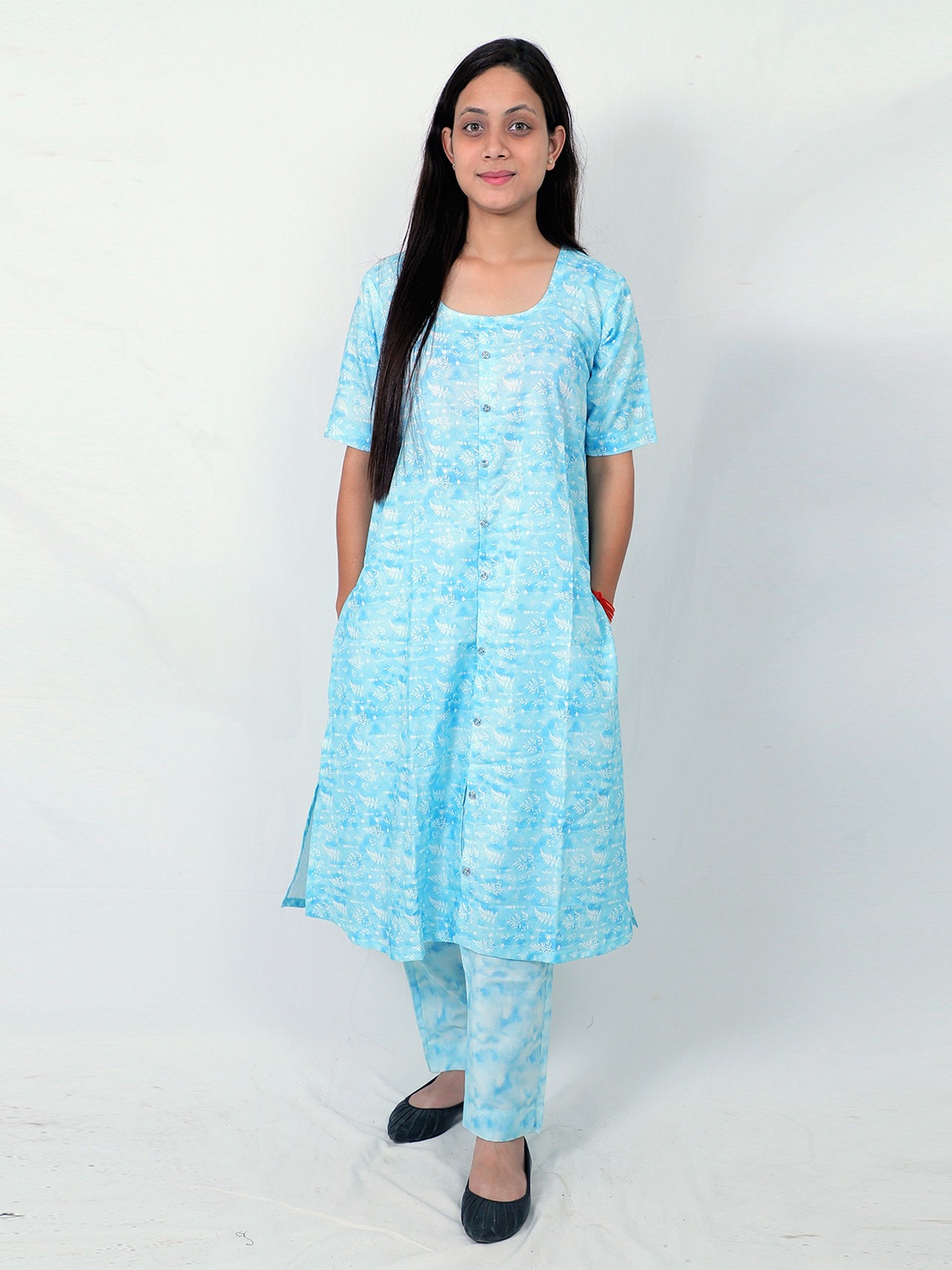 

TILISM Floral Printed Scoop Neck Short Sleeves pure Cotton Kurta With Pyjamas, Blue