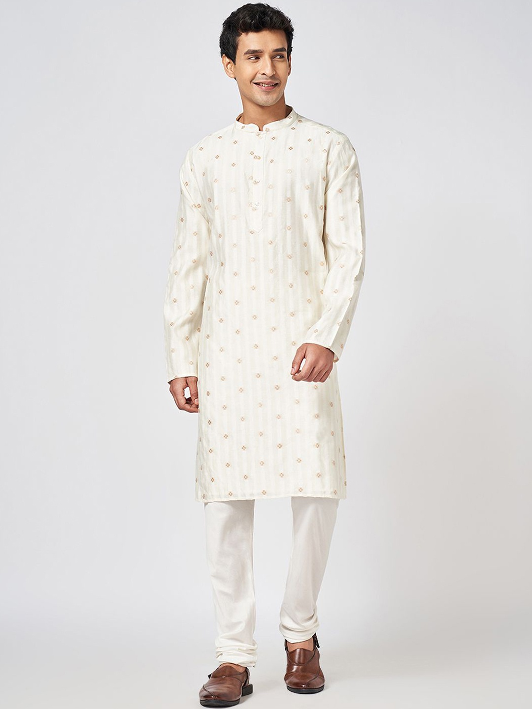 

indus route by Pantaloons Floral Embroidered Mandarin Collar Straight Kurta, Cream