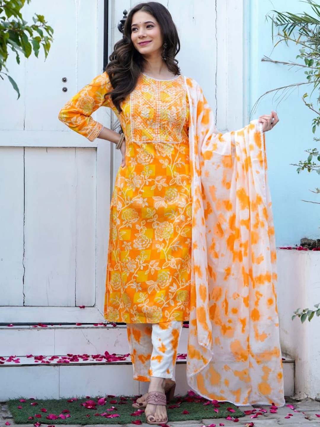 

VYKOO Floral Printed Mirror Work Straight Kurta with Trousers & Dupatta, Yellow