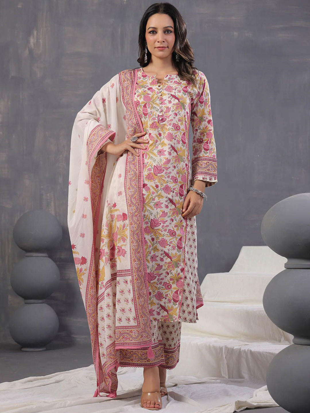 

Meena Bazaar Floral Printed Notch Neck Straight Kurta with Trousers & Dupatta, Pink