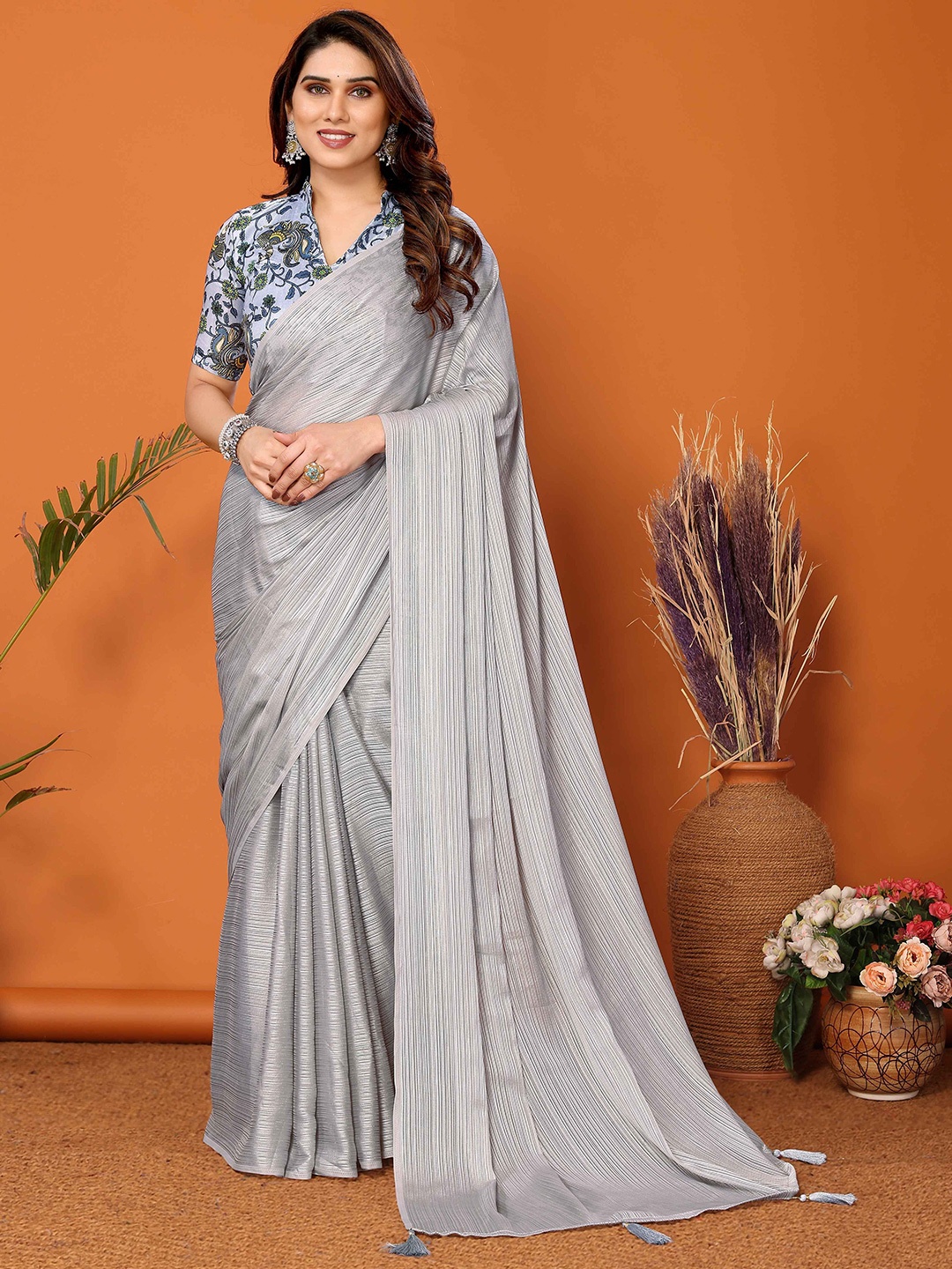 

VISHNU CREATIONS Striped Saree With Blouse Piece, Grey