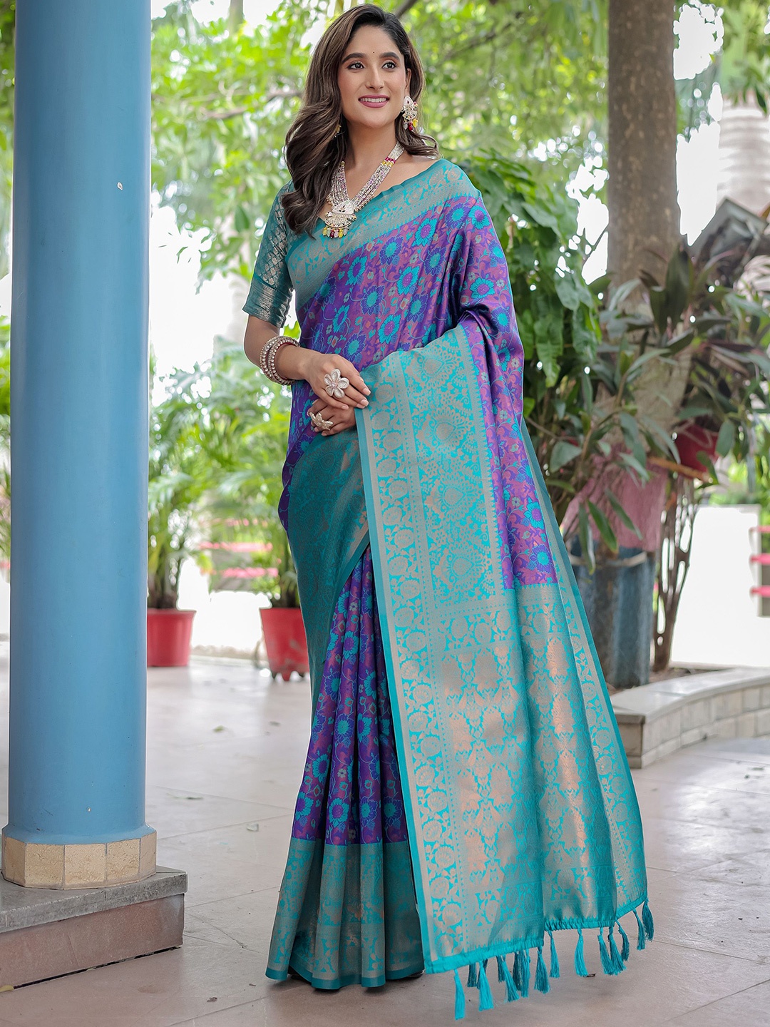 

Anouk Floral Zari Silk Kanjeevaram Saree, Purple