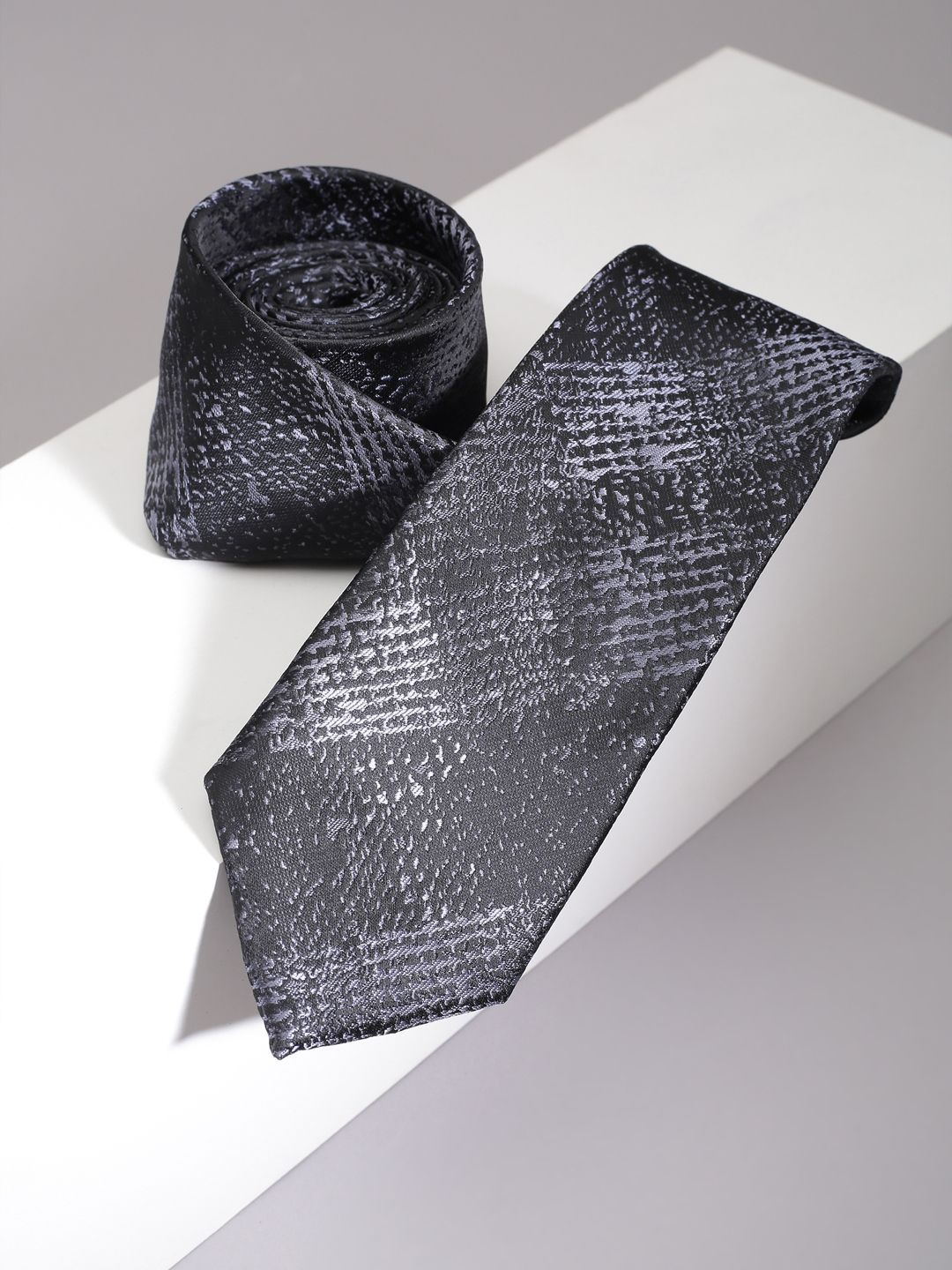 

Allen Solly Men Printed Broad Tie, Grey