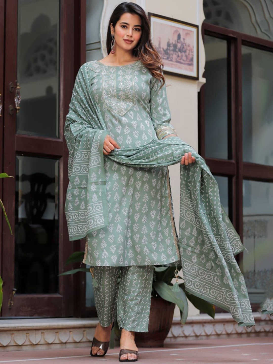 

VYKOO Ethnic Motifs Printed Sequinned Straight Kurta with Trousers & Dupatta, Green