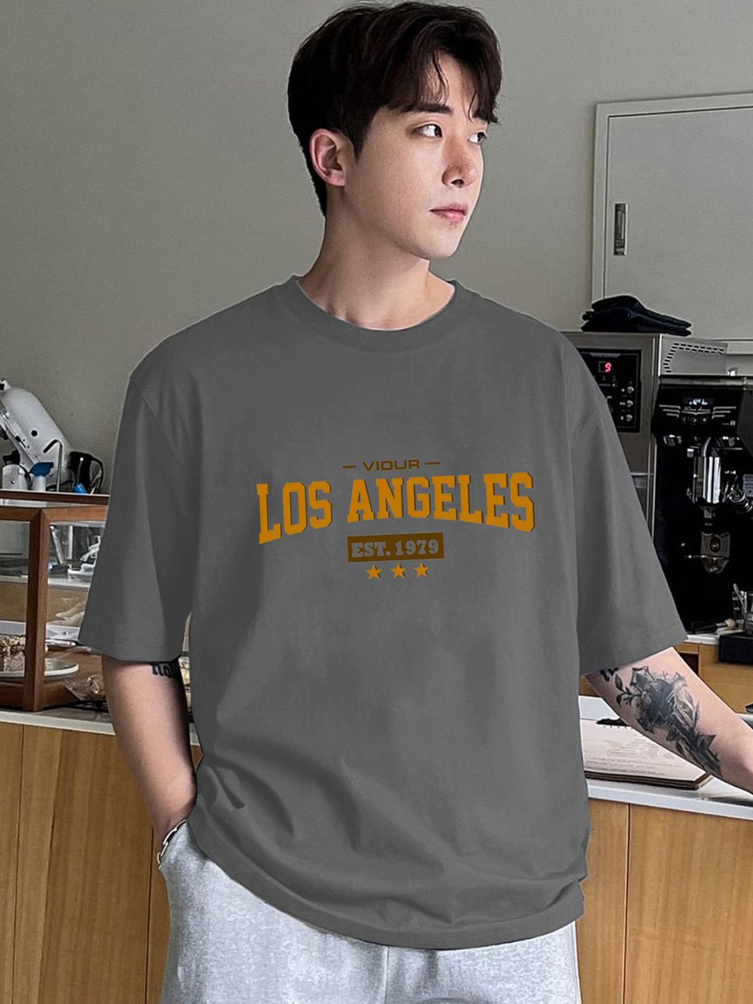 

CLAFOUTIS Men Typography Printed Drop-Shoulder Sleeves Applique T-shirt, Grey