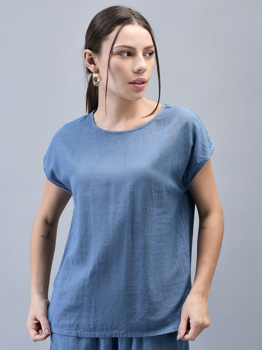 

Woods Women Solid Round Neck Linen Top, Blue