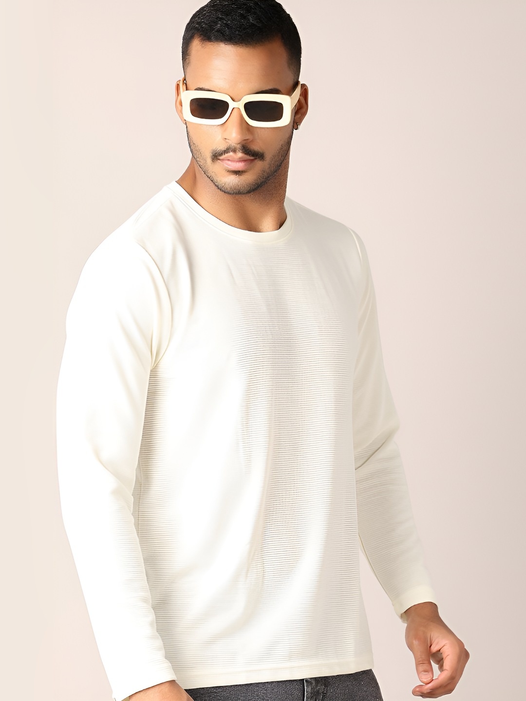 

V-Mart Men Solid Round Neck Cotton T-shirt, Off white