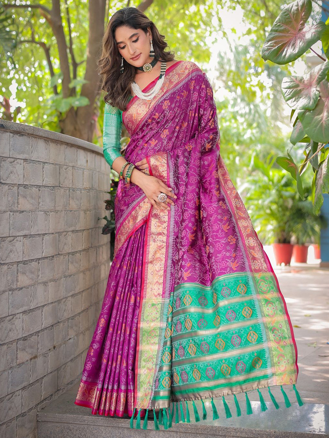 

Anouk Floral Zari Designer Kanjeevaram Saree, Burgundy