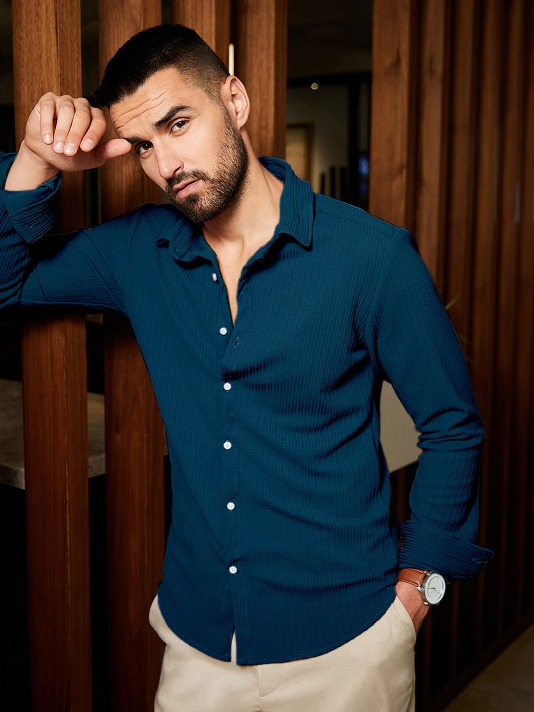 

Campus Sutra Men Comfort Spread Collar Striped Casual Shirt, Blue