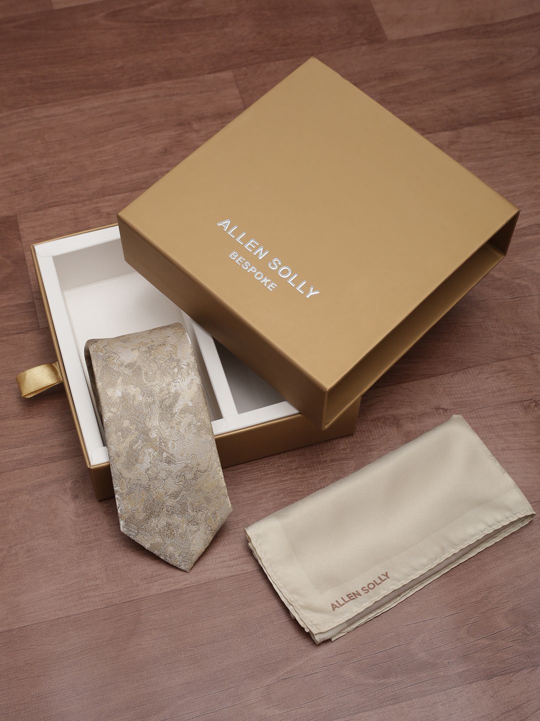 

Allen Solly Men Accessory Gift Set Of Tie and Pocket Square Combo, Beige