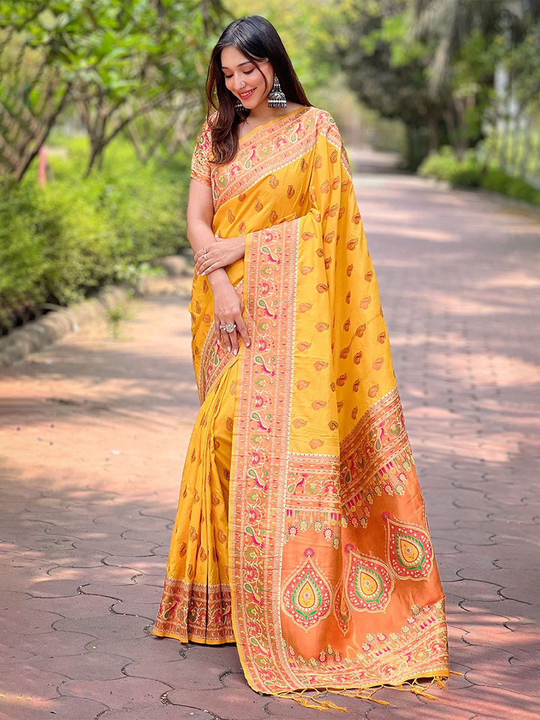 

Panzora Ethnic Motifs Woven Design Paithani Saree, Yellow