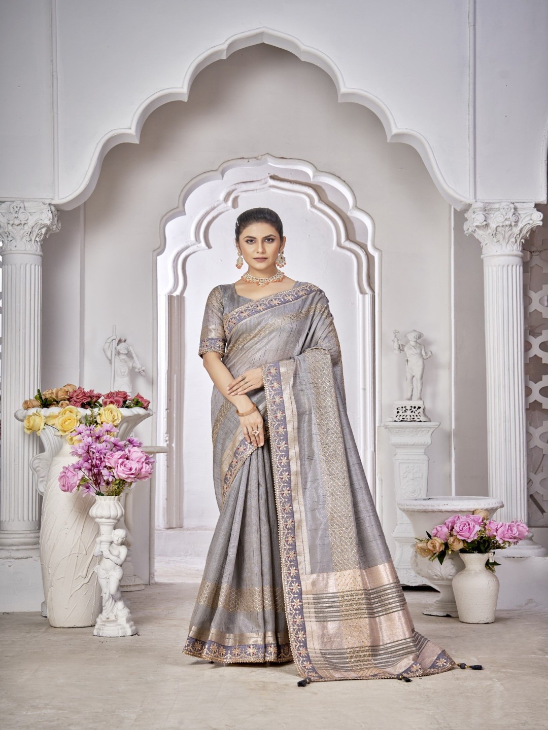 

Panzora Embellished Embroidered Saree, Grey