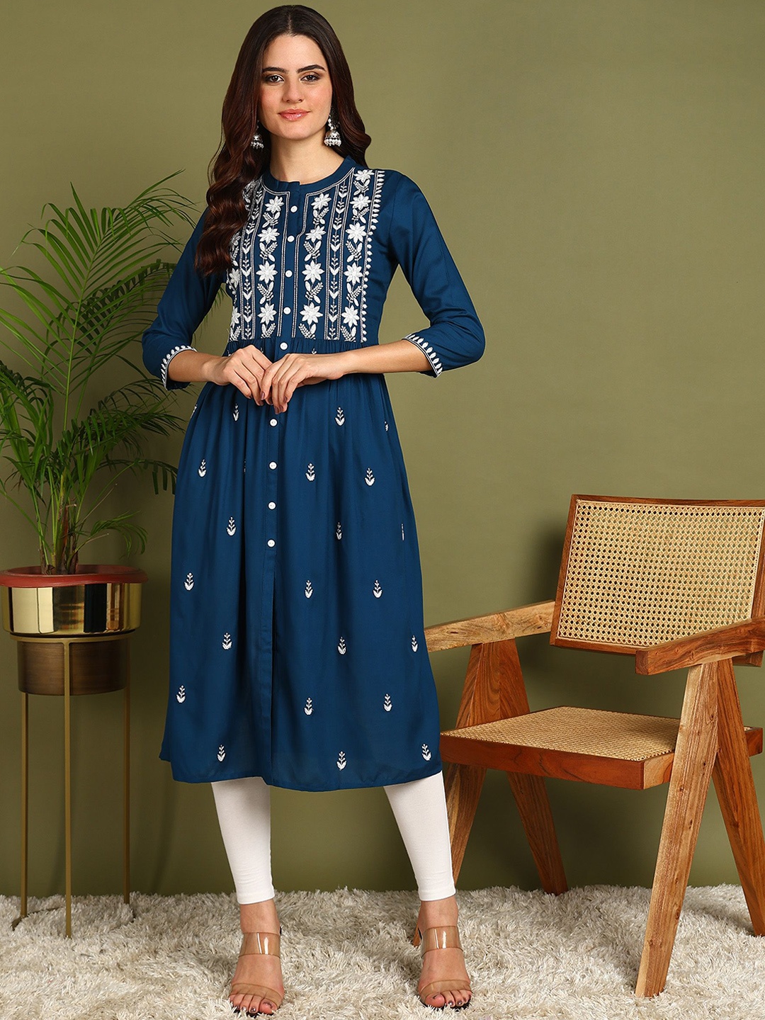 

Kapad Dwar Floral Embroidered Mandarin Collar Pleated A-Line Kurta, Blue