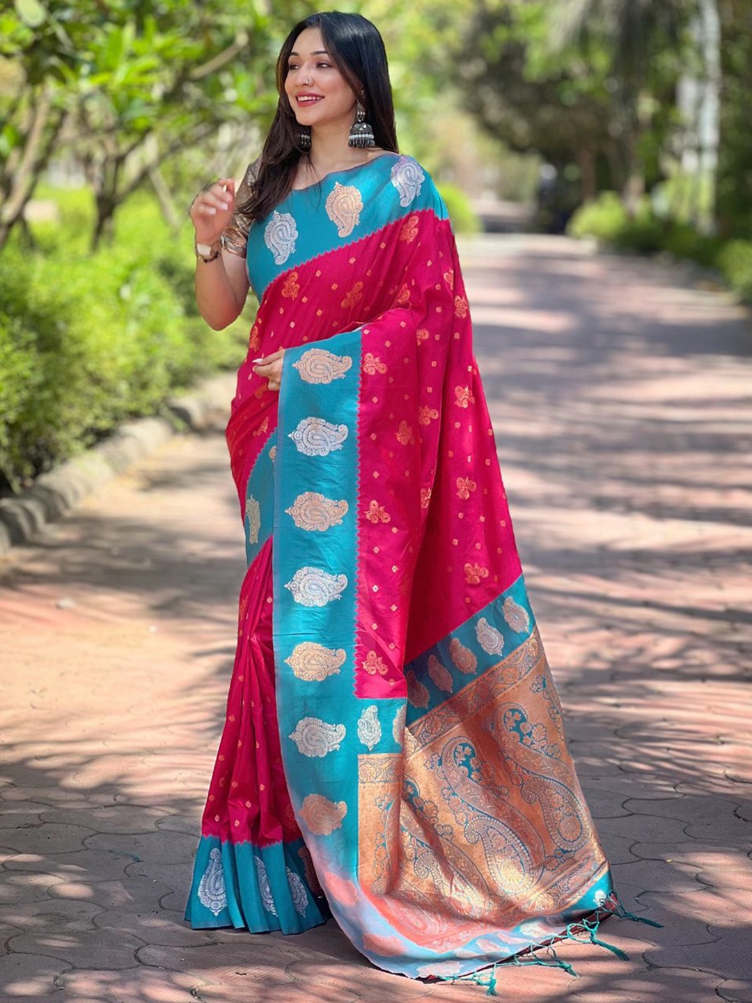 

Panzora Woven Design Zari Banarasi Saree, Pink