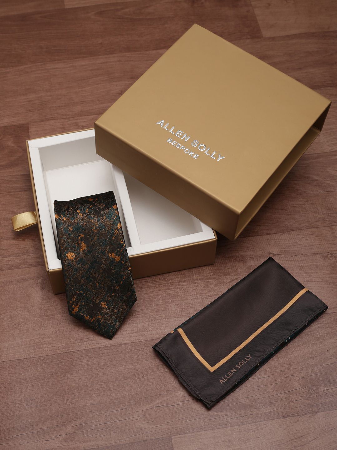 

Allen Solly Men Accessory Gift Set Of Tie and Pocket Square Combo, Brown