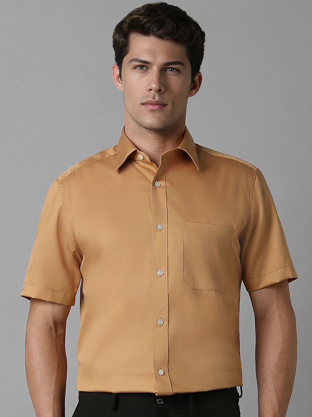 

Louis Philippe Men Cotton Spread Collar Short Sleeves Shirt, Orange