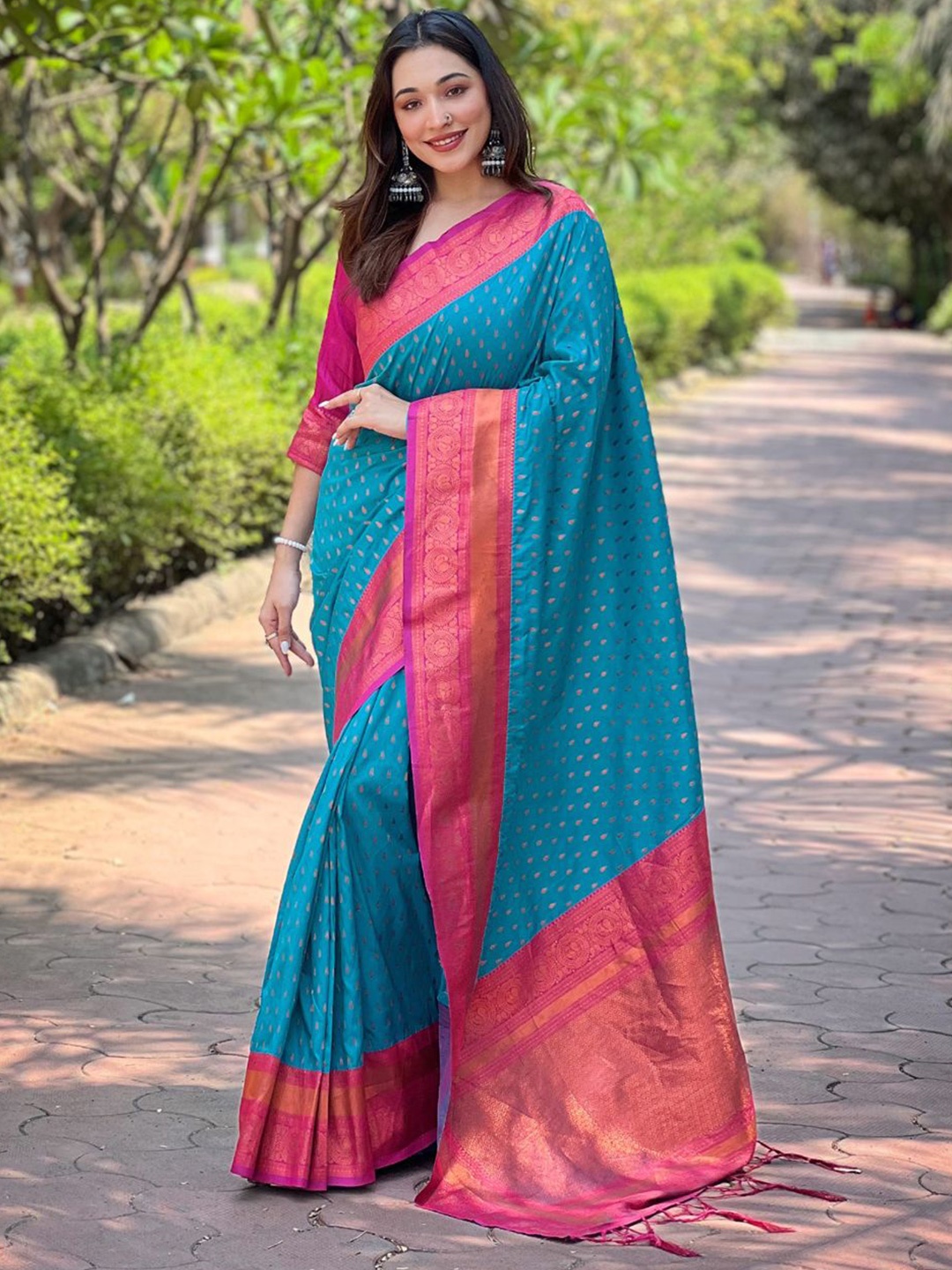 

Panzora Woven Design Zari Banarasi Saree With Unstitched Blouse Piece, Blue
