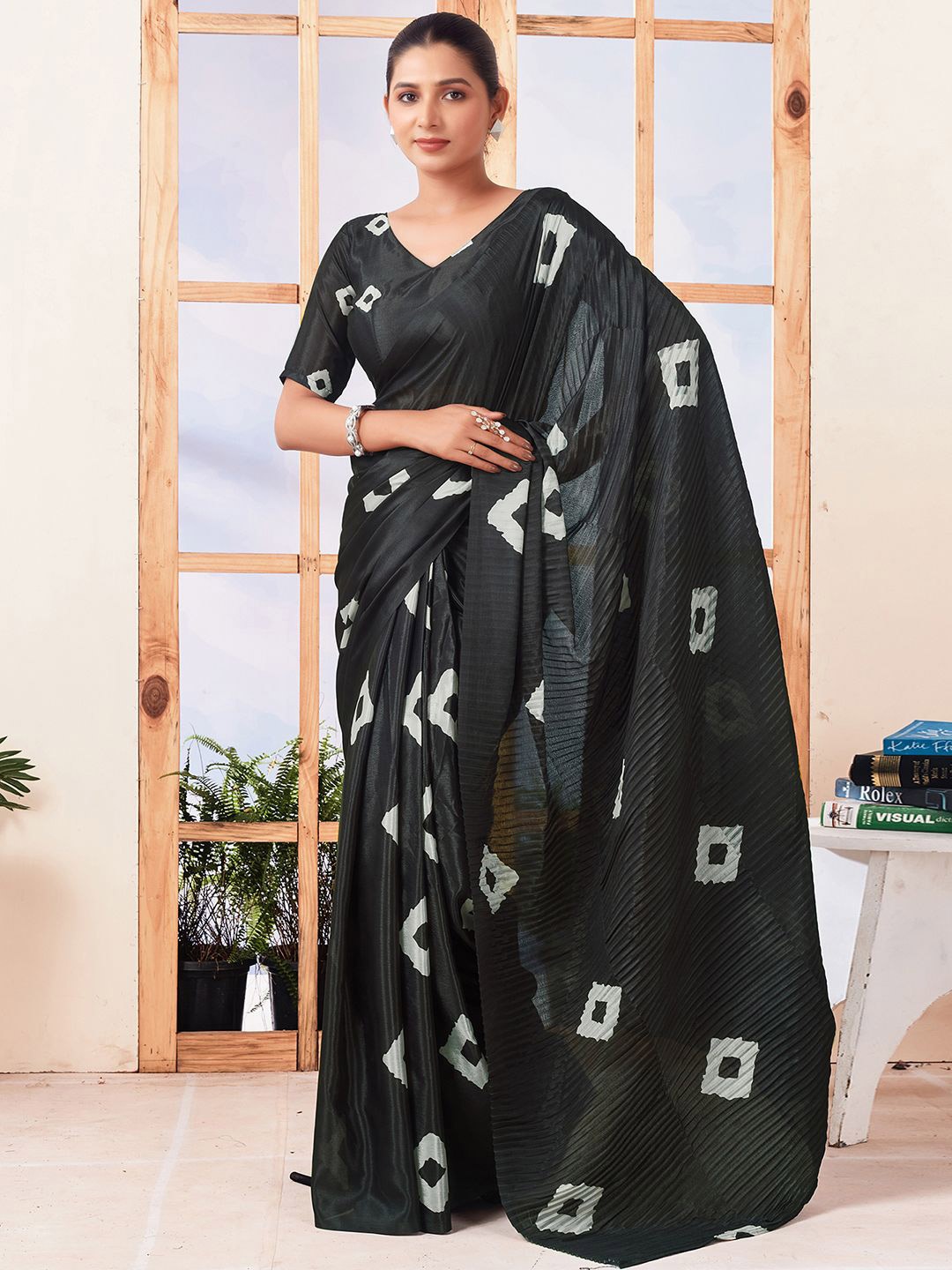 

Satrani Bandhani Printed Saree, Black